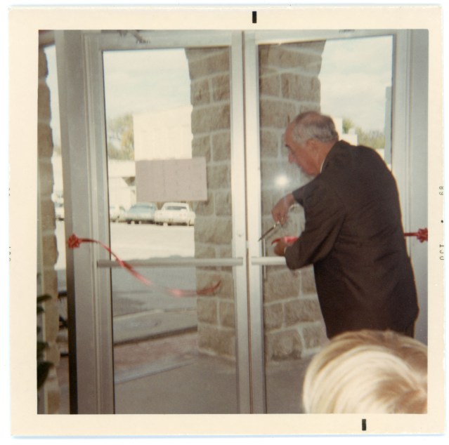 Fred_ribboncutting148-clean